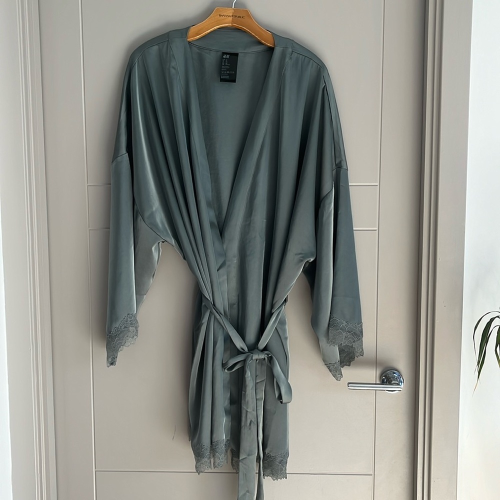 Lace detail satin robe.